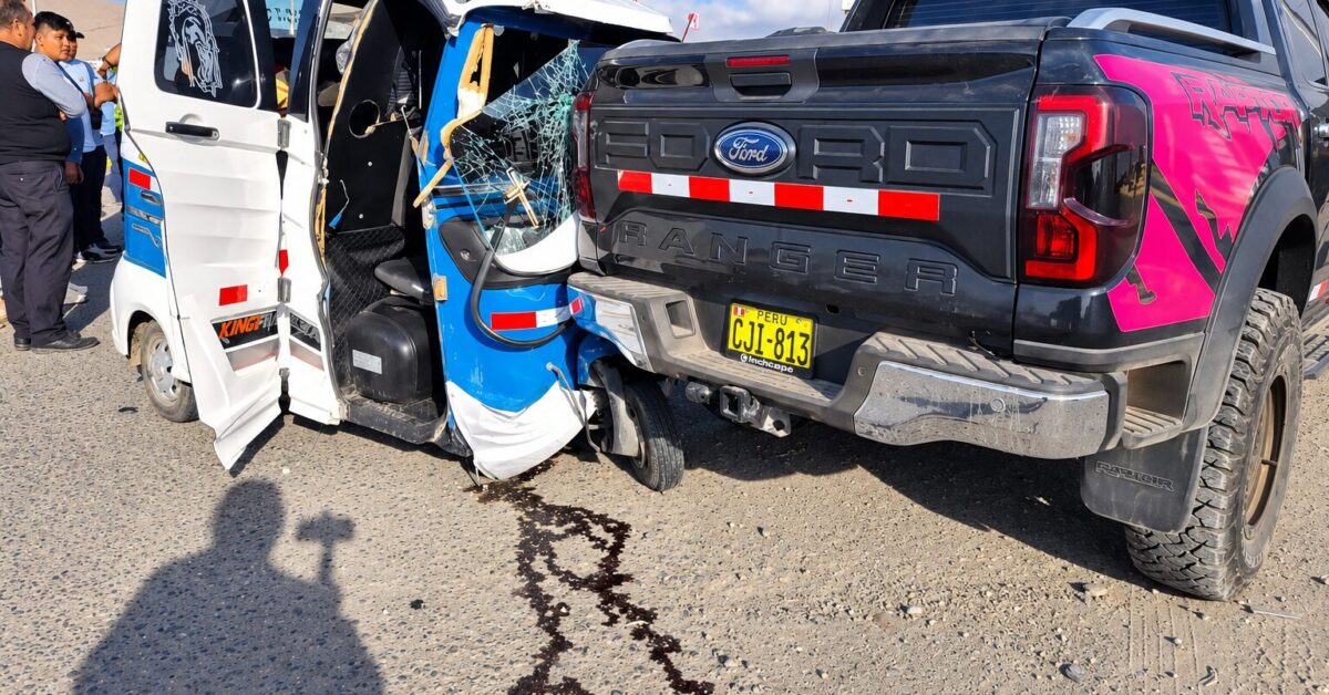 Mototaxi impacta contra camioneta y deja tres heridos en Pampa Inalámbrica