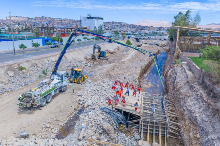 Levantan 18 muros para reforzar defensa del río Moquegua entre puentes Rosal y La Villa