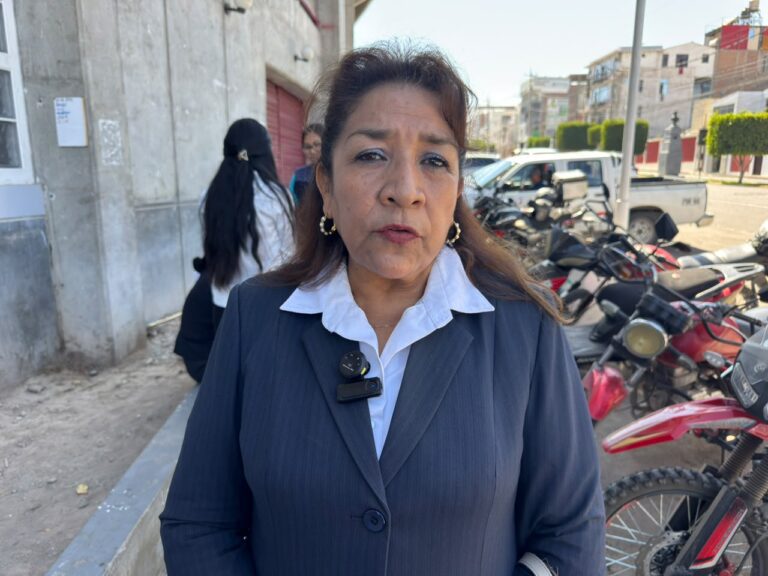 Desfile y homenaje marcan los 61 años del pedagógico Mercedes Cabello de Carbonera