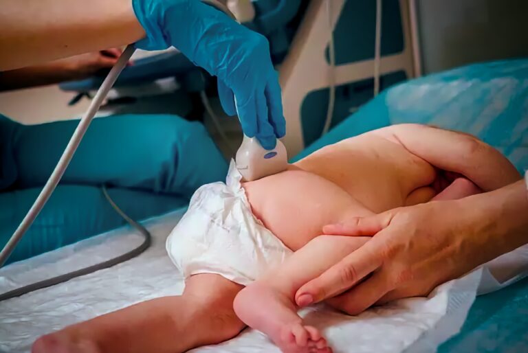 Ecografía de cadera en bebés: detectar a tiempo una displasia puede evitar complicaciones futuras