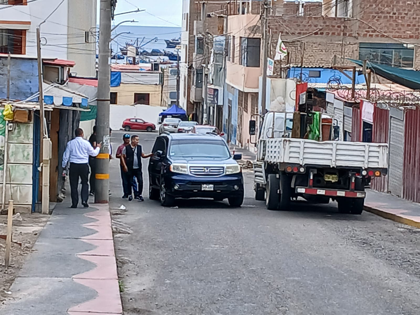 Intervienen vehículo con presunta mercadería de contrabando tras persecución en Ilo 1 Encuentran contrabando de ropa camioneta y fuga conductor 22092026 2 La Prensa Regional