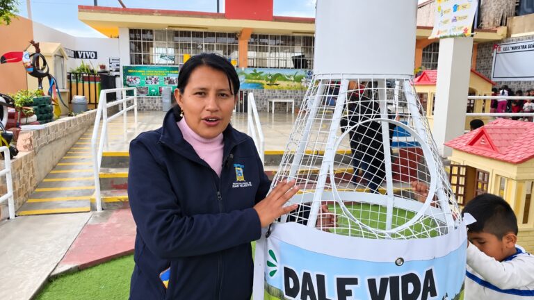 Escolares de Deán Valdivia aprenden a reciclar con nuevos puntos de acopio