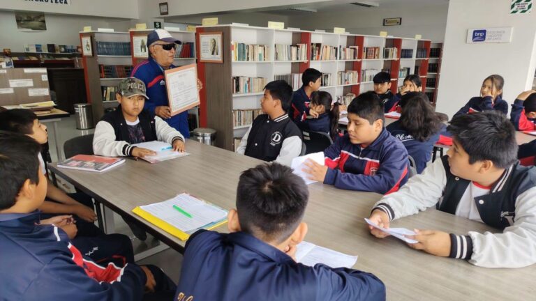 Estudiantes recurren a biblioteca de Mollendo para proyectos de Eureka