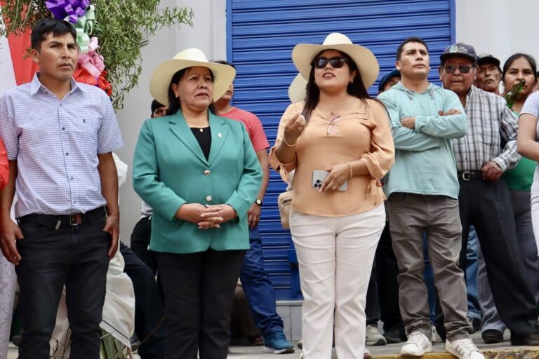 Trinquetes Políticos: Dos mujeres, almas distanciadas