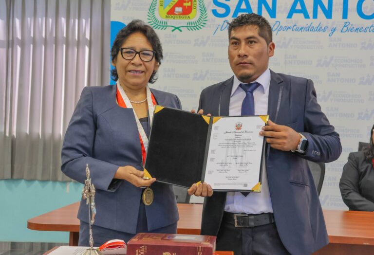 Gonzalo Flores Churaira juramentó como regidor provisional en San Antonio