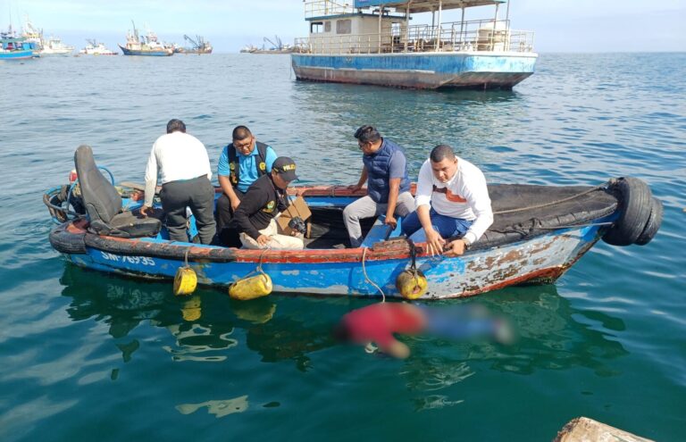 Segundo caso en 4 meses: Vigilante de embarcaciones es hallado muerto flotando en el mar  