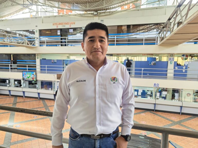 Alcalde de Ilo anuncia descargos tras inicio de proceso de suspensión