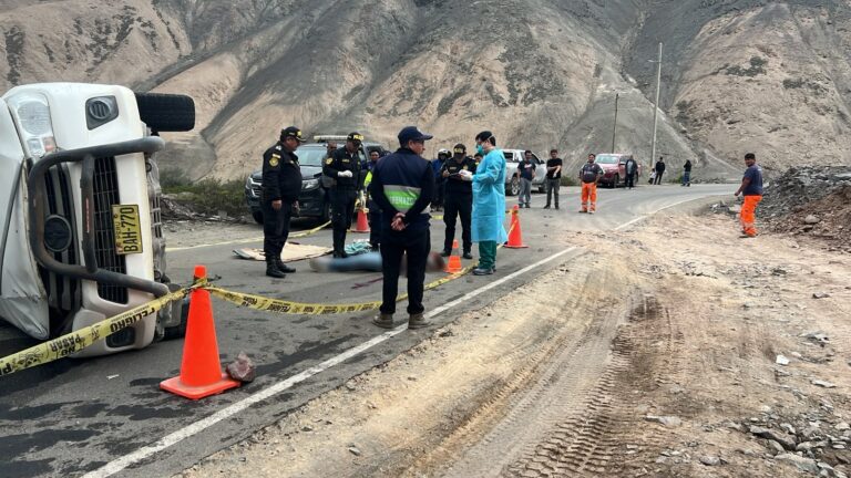 Joven ileña muere tras despiste y volcadura de camioneta en Chala