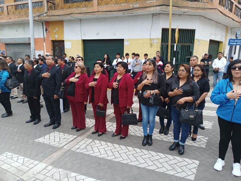 I.E. José C. Mariátegui reunió a exalumnos por sus 99 años