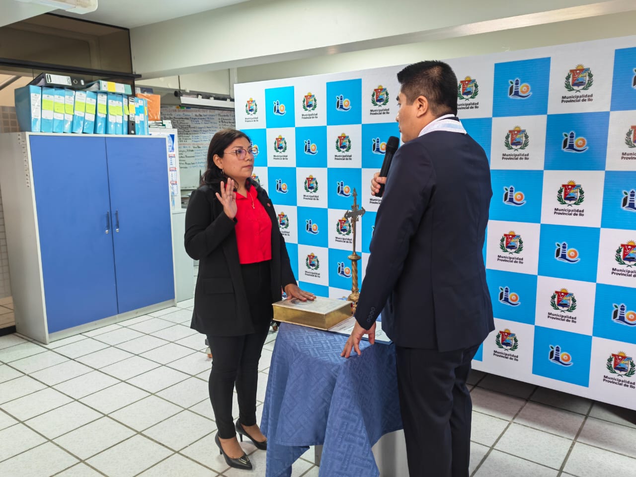 Evelyn Sucasaire juramenta como regidora y permanecerá en el cargo hasta el 4 de octubre 1 Juramentacion e imposicion de medalla de la nueva Regidora Provincial Evelyn Sucasaire 29092026 13 La Prensa Regional