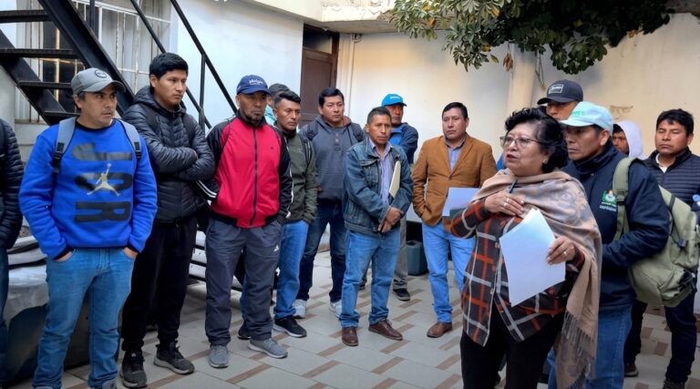 Conductores de Deán Valdivia avanzan trámite para obtener licencias