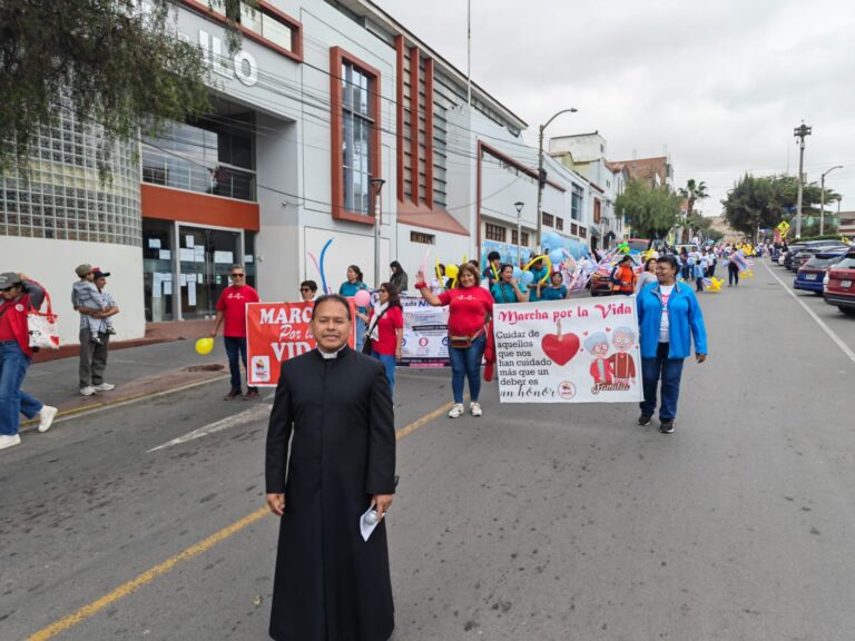Familias y grupos religiosos participaron en marcha por la Vida en Ilo