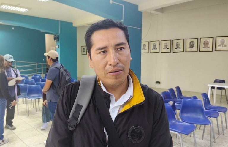 Camaroneros del río Tambo exigen presencia del ministro en próxima reunión