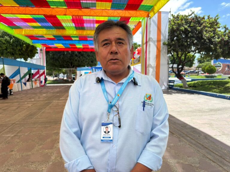 Jóvenes presentan emprendimientos en feria realizada en San Antonio
