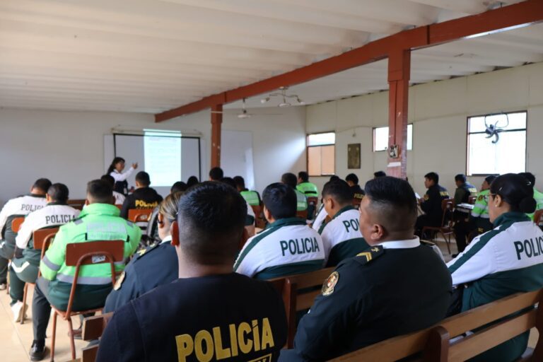 ODPE Ilo prepara a policías para jornada electoral del 4 de octubre