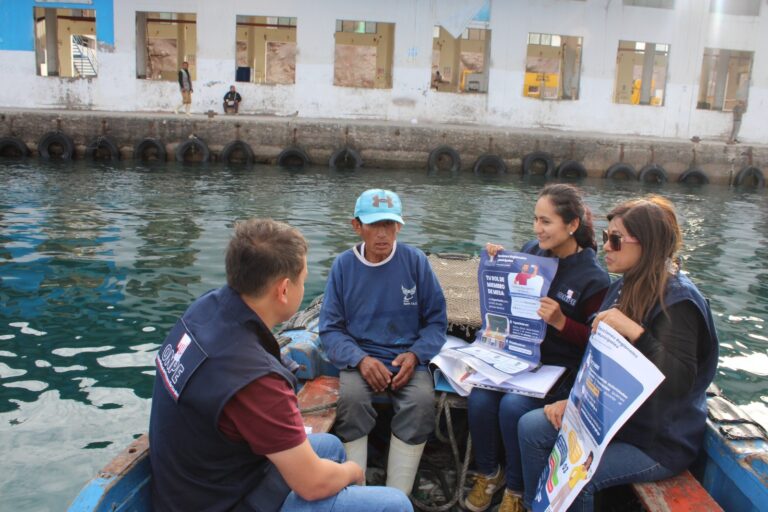 ODPE orienta a pescadores y trabajadores del puerto de Matarani