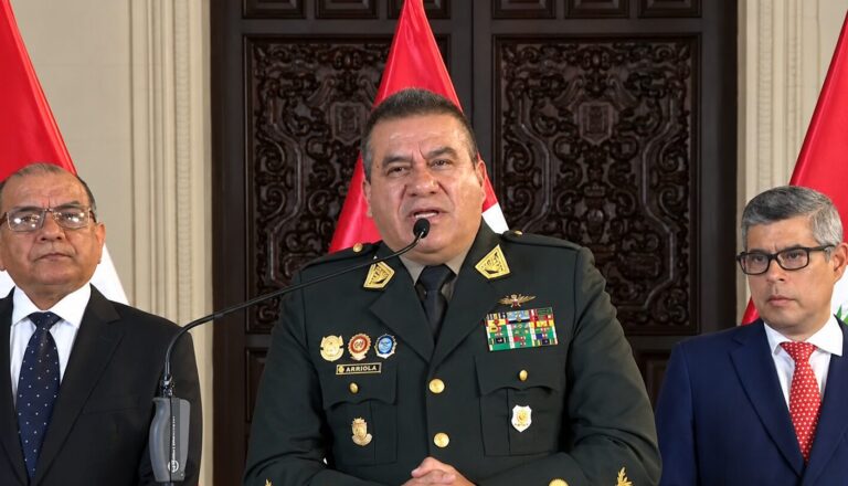 Óscar Arriola anuncia su salida de la comandancia general de la PNP