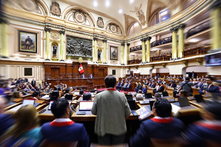 Gobierno y Parlamento en reposo