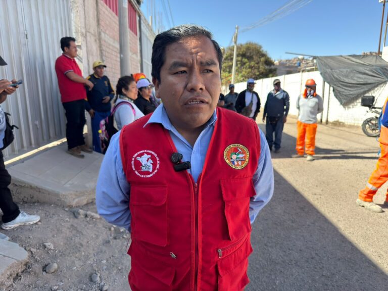 Trabajadores de construcción civil protestan frente a almacén de consorcio que ejecuta defensa ribereña