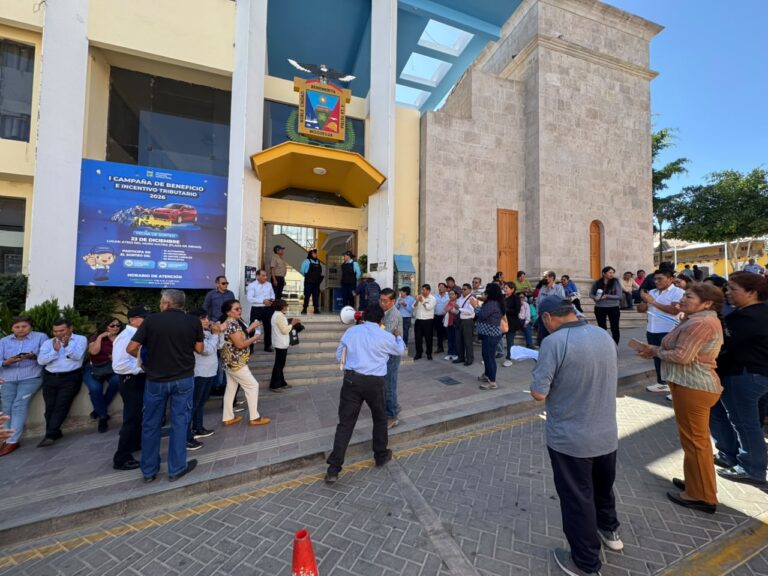Trabajadores de la MPMN protestan por deuda de beneficios y advierten huelga indefinida
