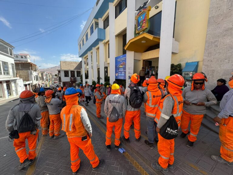Trabajadores de construcción civil protestan por incumplimientos en obra de defensa ribereña