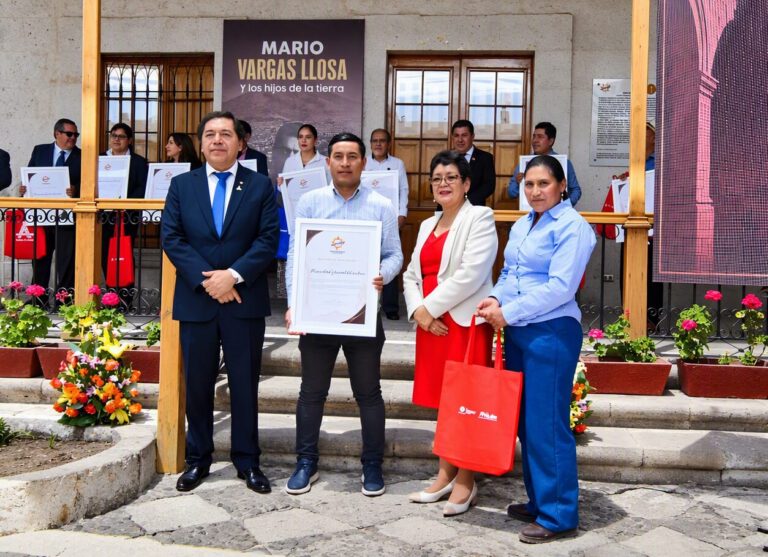 Cocachacra recibe distinción regional por impulso turístico