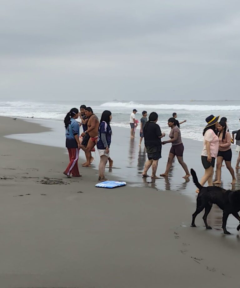 Mollendo: rescatan a estudiante arequipeño en la primera playa