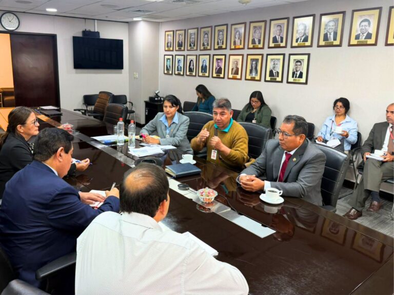 Deán Valdivia lleva a Lima propuestas frente al problema del agua