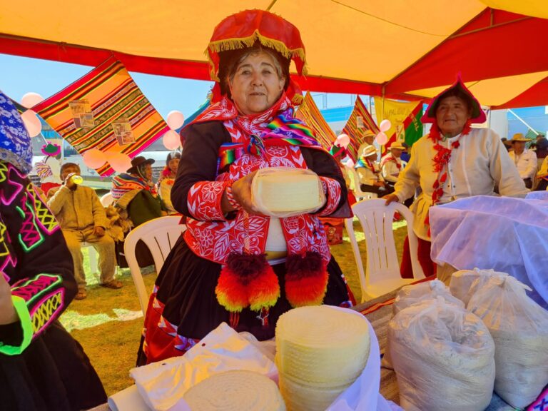 Moquegua lleva sus tradiciones a encuentro macrorregional de adultos mayores