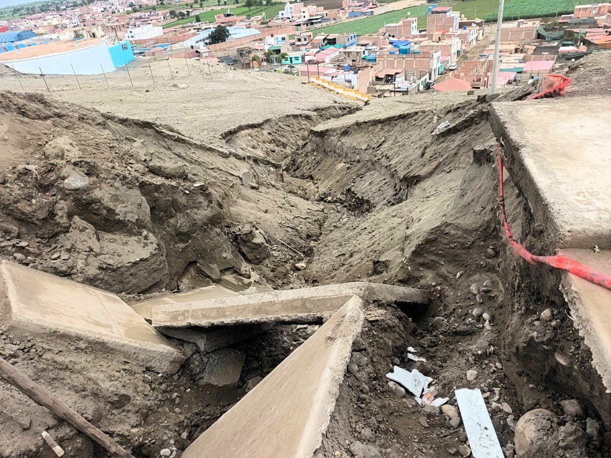 Ejecutan trabajos en vía dañada por lluvias en Punta de Bombón 1 Trabajos viales drenaje lluvias Punta de Bombon 23092026 2 La Prensa Regional