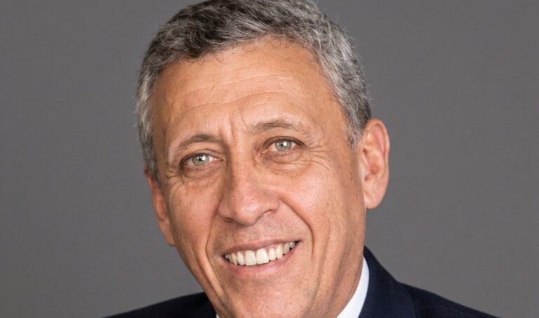 A mi amigo Pitucho, que partió hacia la eternidad