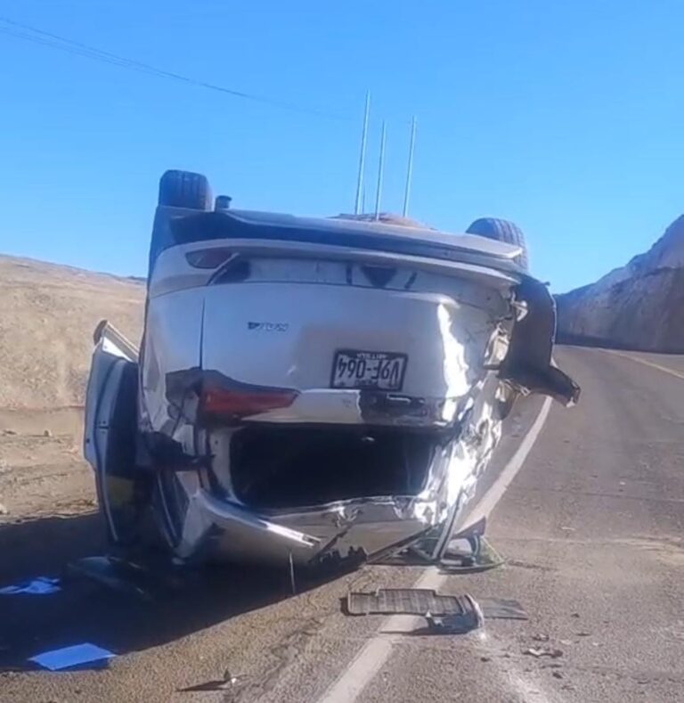 Hallan vehículo volcado y abandonado en la Interoceánica Sur