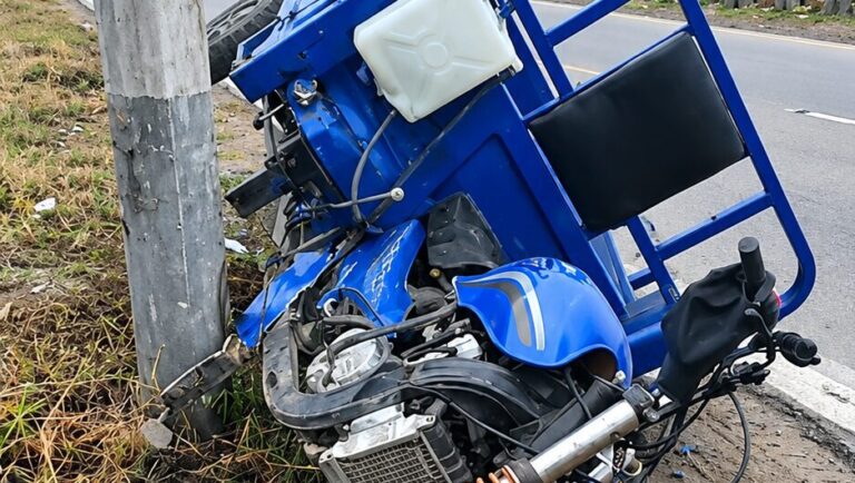 Conductor resulta herido tras accidente en vía a playa Las Rocas