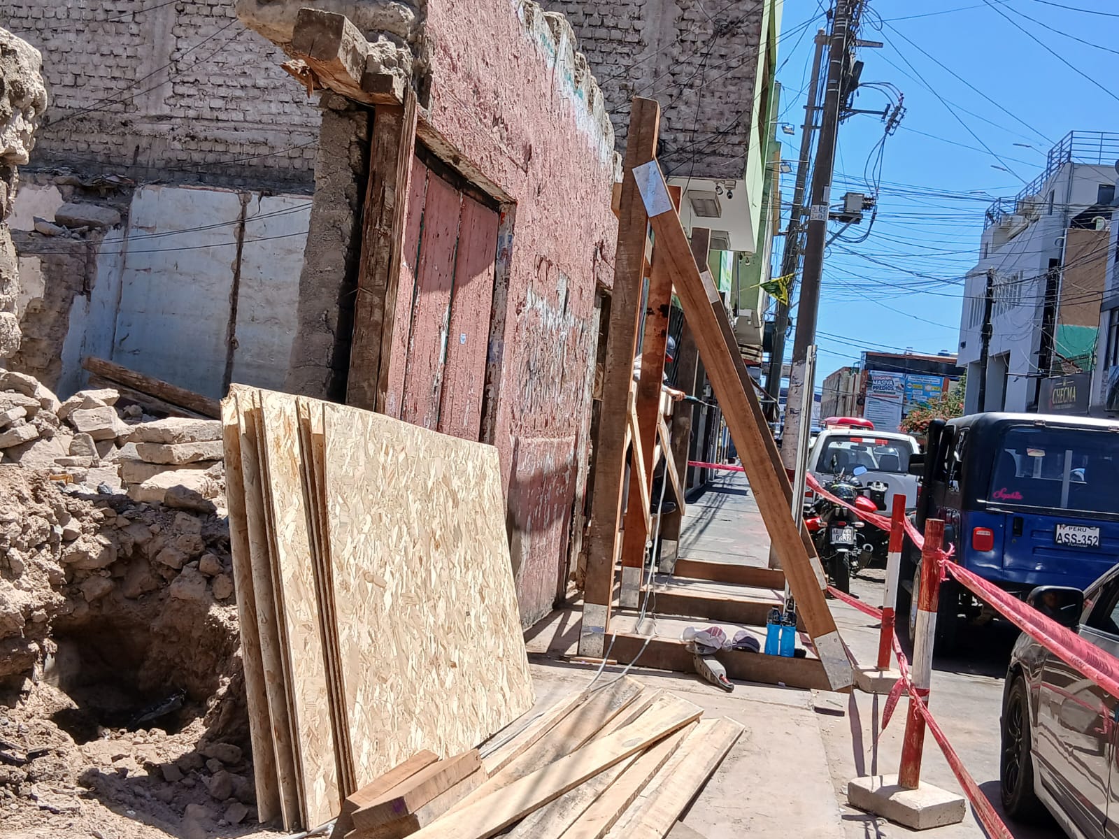 Apuntalan antigua casona abandonada en el centro histórico de Ilo 2 Apuntalan construccion antigua centro de Ilo 19102026 8 La Prensa Regional