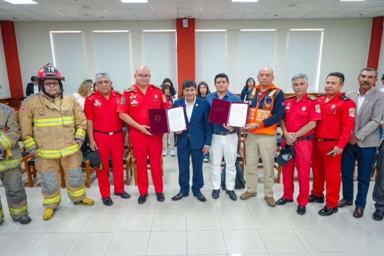 Trinquetes Políticos: Inyectarán S/ 92 millones para los bomberos