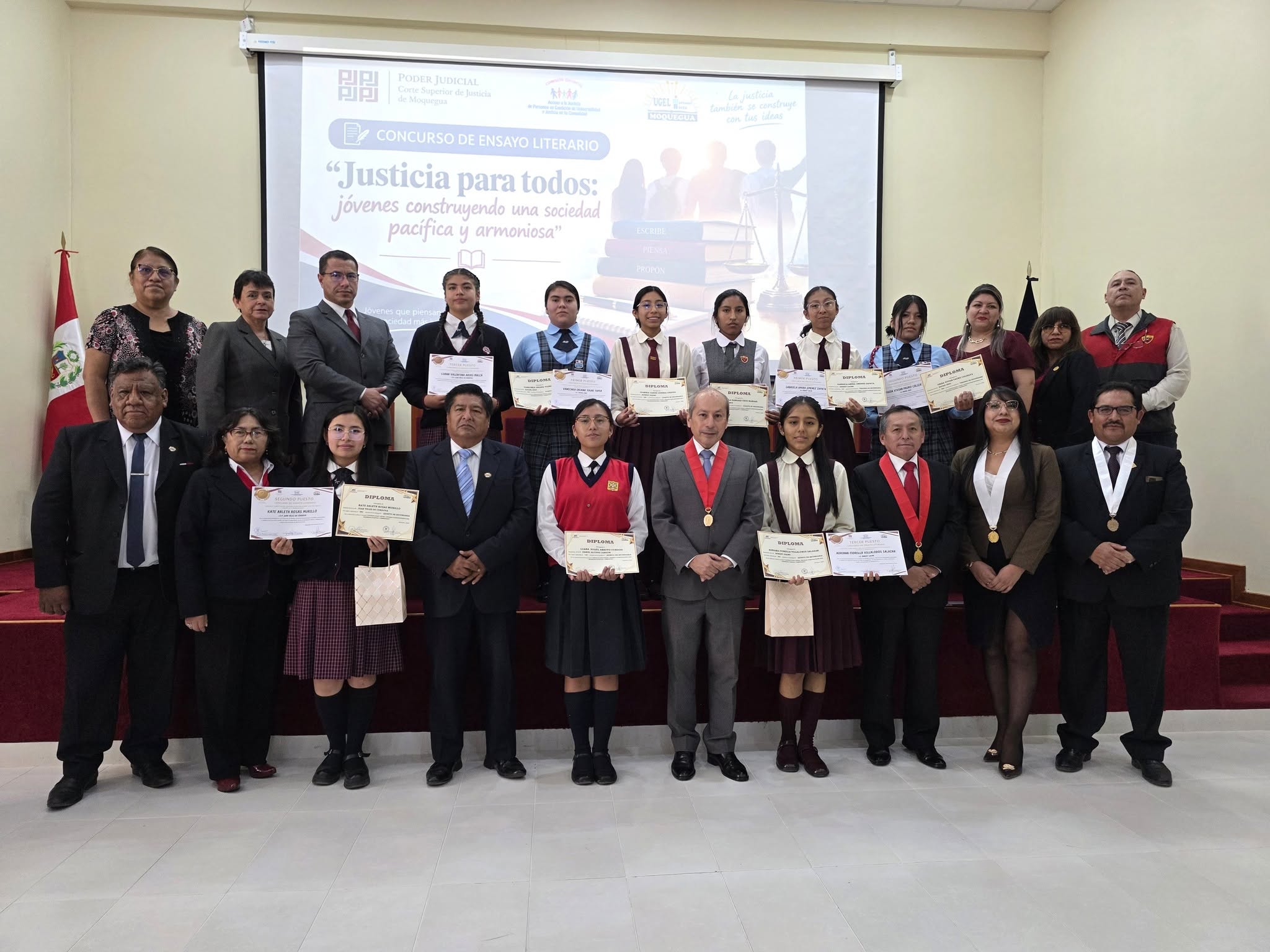 Corte de Moquegua y UGEL Mariscal Nieto premian a ganadores del concurso de ensayo literario sobre justicia y valores 3 CSJM y UGEL Mariscal Nieto Premio concurso de ensayo literario sobre justicia y valores 29102026 4 La Prensa Regional