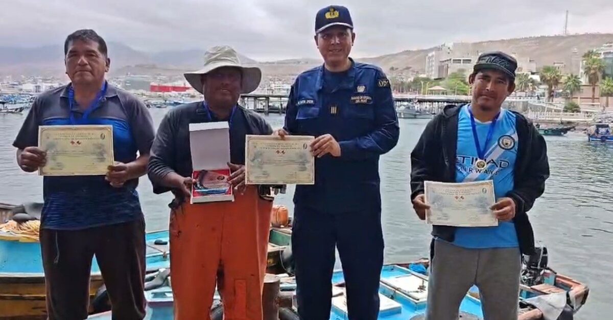 Campaña de limpieza subacuática retira 2.5 toneladas de residuos de la bahía de Ilo