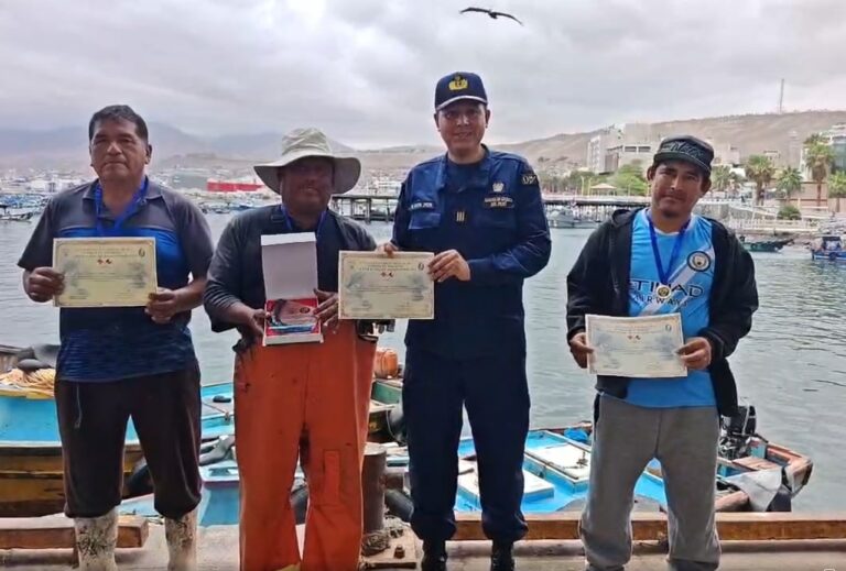 Campaña de limpieza subacuática retira 2.5 toneladas de residuos de la bahía de Ilo