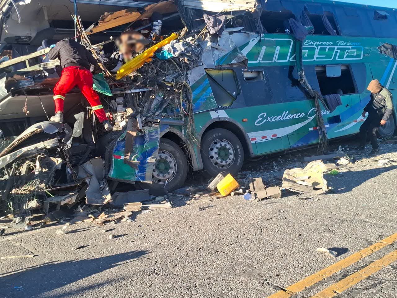Choque frontal entre dos buses interprovinciales deja fallecidos y decenas de heridos en Moquegua 1 Choque de buses Accidente en Chilligua 06102026 2 La Prensa Regional