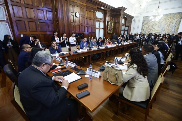 Comisión de Constitución aprueba facultades legislativas al Ejecutivo en seguridad y El Niño