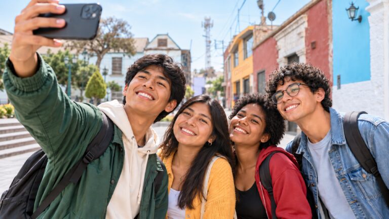 ¿Conocemos realmente al adolescente moqueguano? ¿Es irresponsable, rebelde o irrespetuoso?