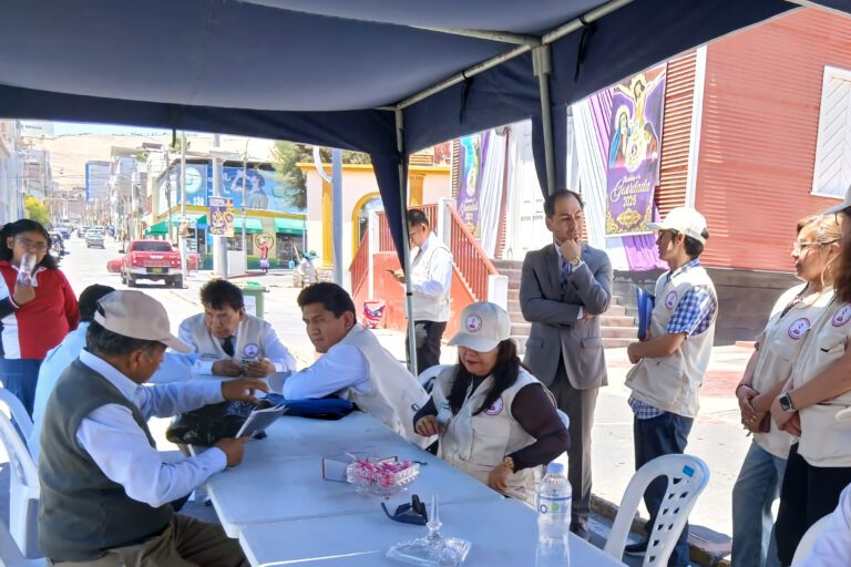 Notarios orientan gratuitamente a la población con campaña informativa