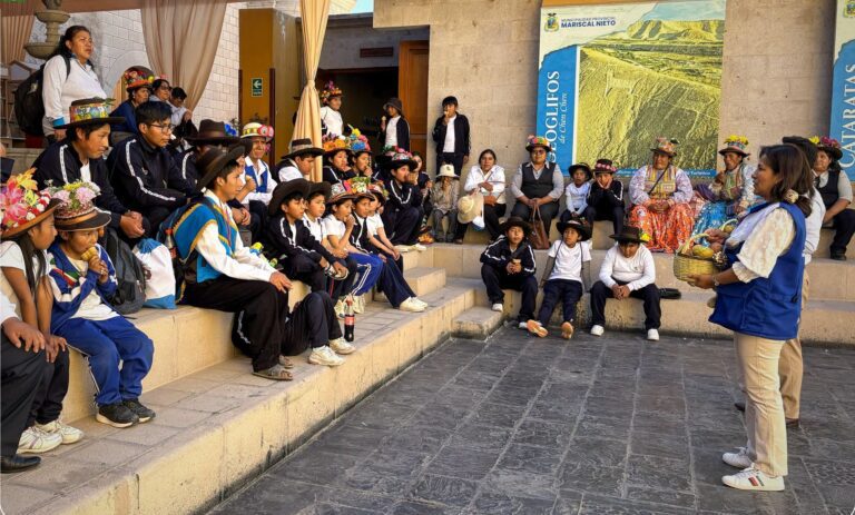 Escolares de San Cristóbal-Calacoa conocen trajes típicos de Mariscal Nieto