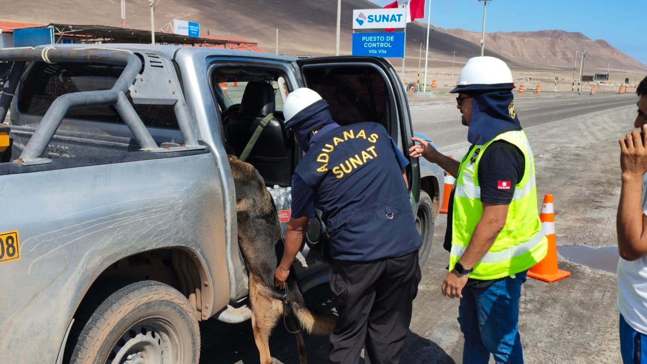 Hallan US$ 439 mil ocultos en camioneta intervenida en Vila Vila 1 Hallan US 439 mil ocultos en camioneta intervenida en Vila Vila 27102026 4 La Prensa Regional