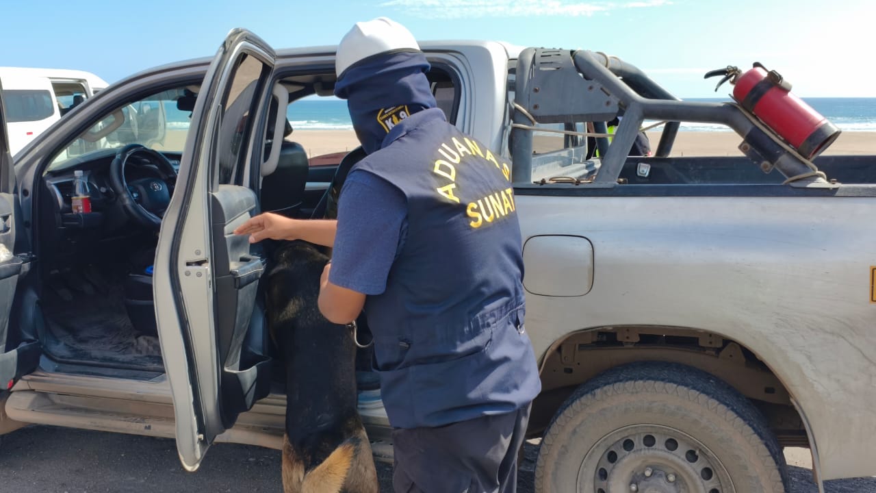 Hallan US$ 439 mil ocultos en camioneta intervenida en Vila Vila 2 Hallan US 439 mil ocultos en camioneta intervenida en Vila Vila 27102026 5 La Prensa Regional
