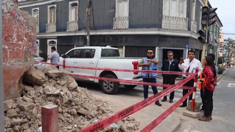 Iniciarán apuntalamiento de inmueble deteriorado en el centro de Ilo