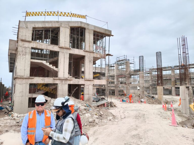 Obra del colegio Mariátegui apenas llega al 54 % a días del plazo de entrega”