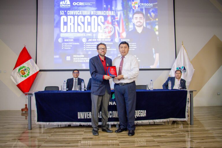 Docente boliviano culmina estancia académica en la UNAM Ilo