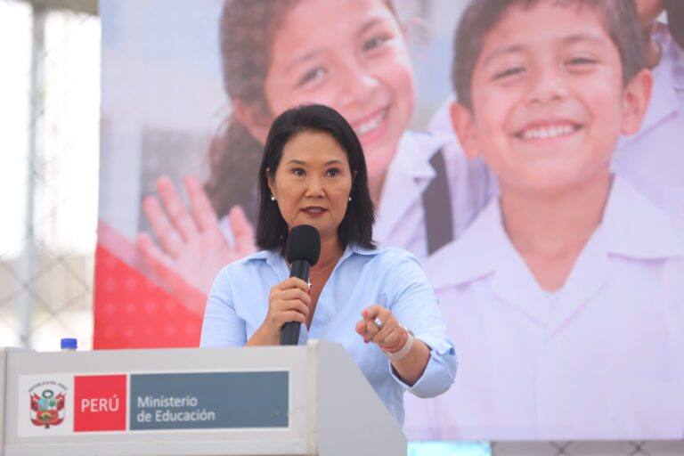 Presidenta Fujimori confirma el retorno de la nota de conducta en colegios