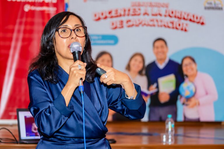 Mejorando las capacidades de los docentes de Torata y Moquegua